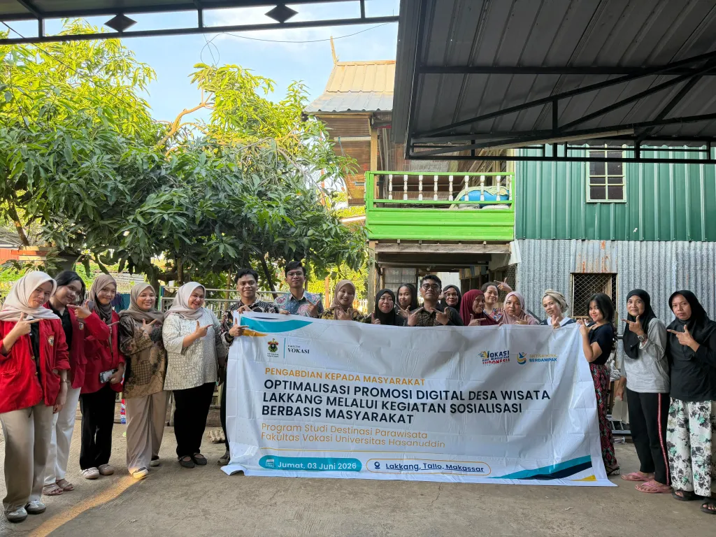 Fakultas Vokasi Unhas dan warga Lakkang berkolaborasi memperkuat promosi digital demi kemajuan desa wisata berkelanjutan. (Foto: Dok.Pribadi).